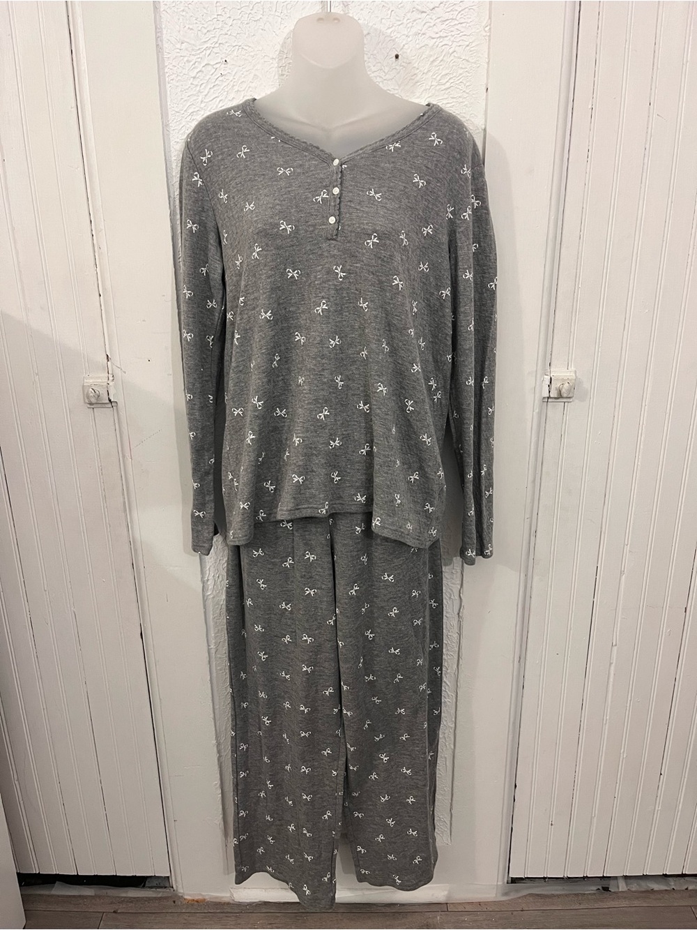 Grey Long-Sleeve Pajama Set with White Bow Print